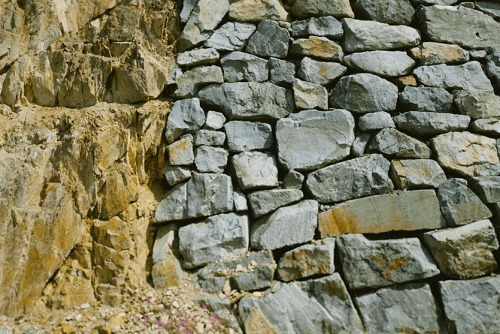 wall rock carousel-landscaping-3